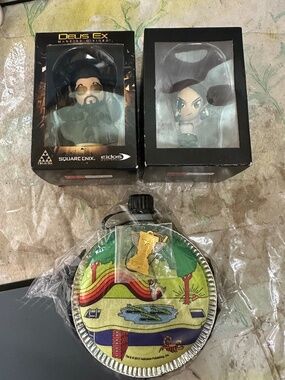 Lot of Deus Ex Figure Lara Croft Figure Pitfall Canteen & Loot Anime Key Chain